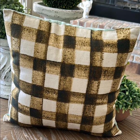 NEW! Cottage Farmhouse Lemon & Honey Bee Accent Throw Pillow - Picture 4 of 9